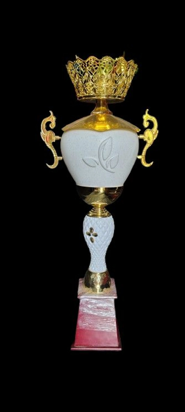 Trophy queen  - 40×16inch