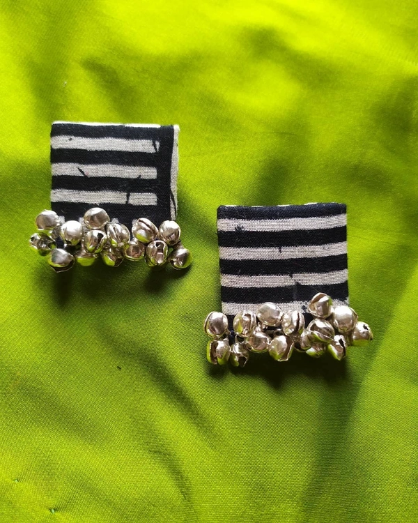 B/W Striped Silver Gejje