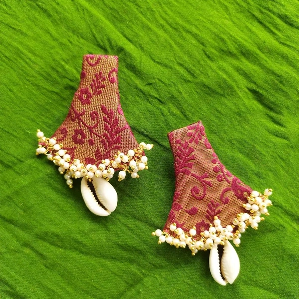 Maroon Pearl Cowrie