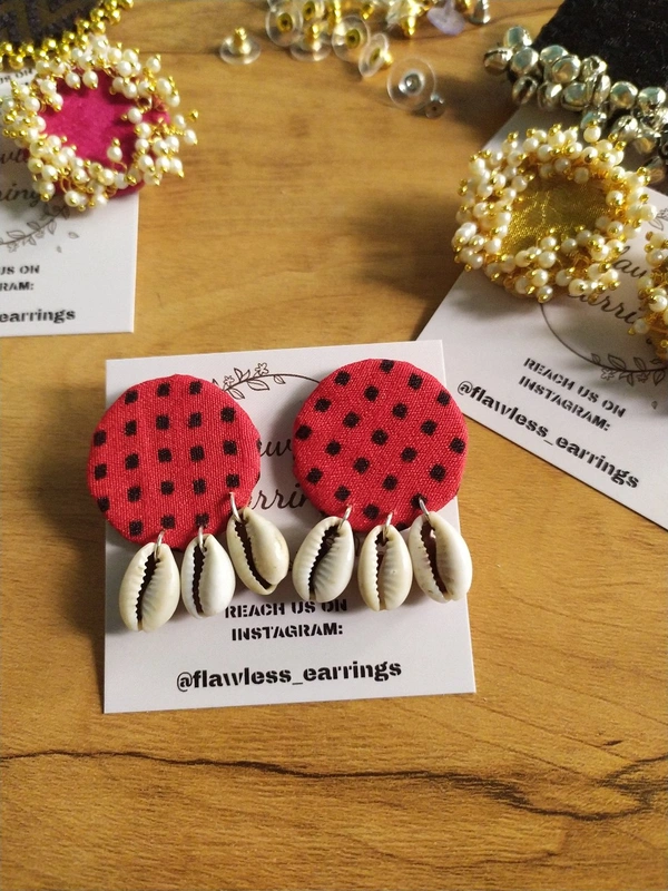 Red And Black Cowrie