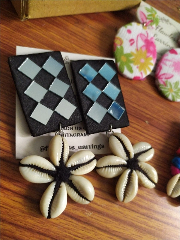 black cowrie flower