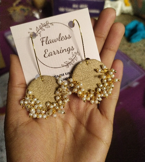 Beige pearl circles
