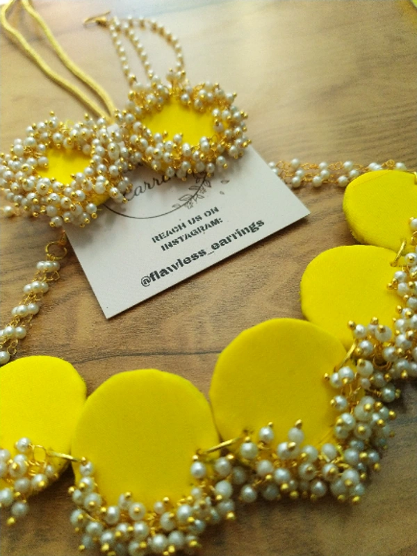 Yellow choker set with maatil
