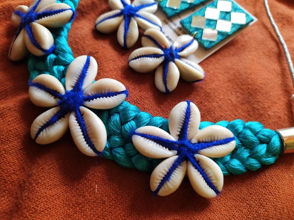 Cowrie Choker Set