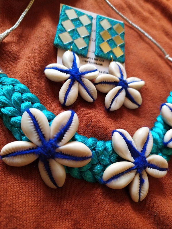 Cowrie Choker Set