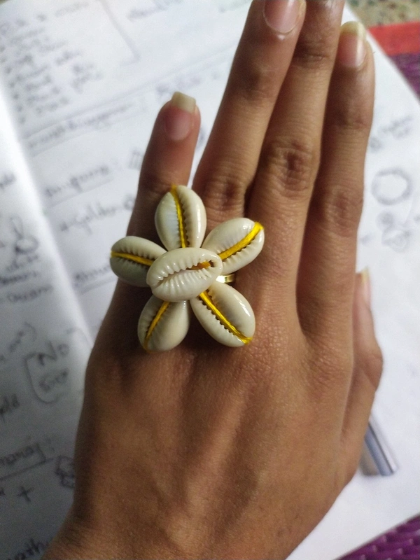 Cowrie Finger Ring