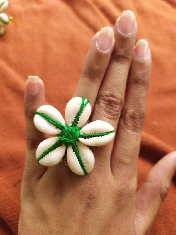 Green Finger Ring 