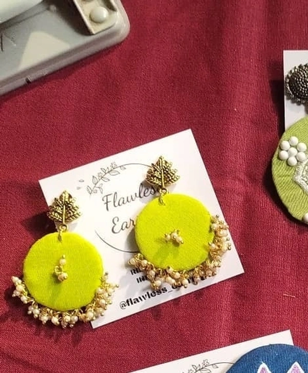 Parrot Green Pearlcircles Stud