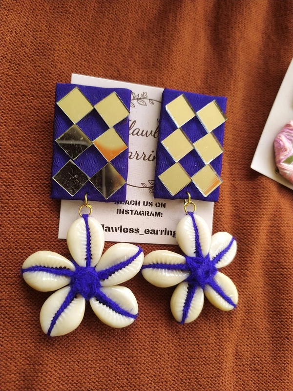 Dark Blue Cowrie Flower