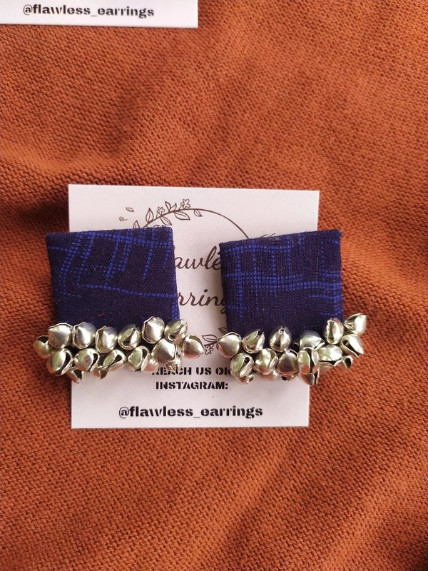 Navy Blue Square Gejje