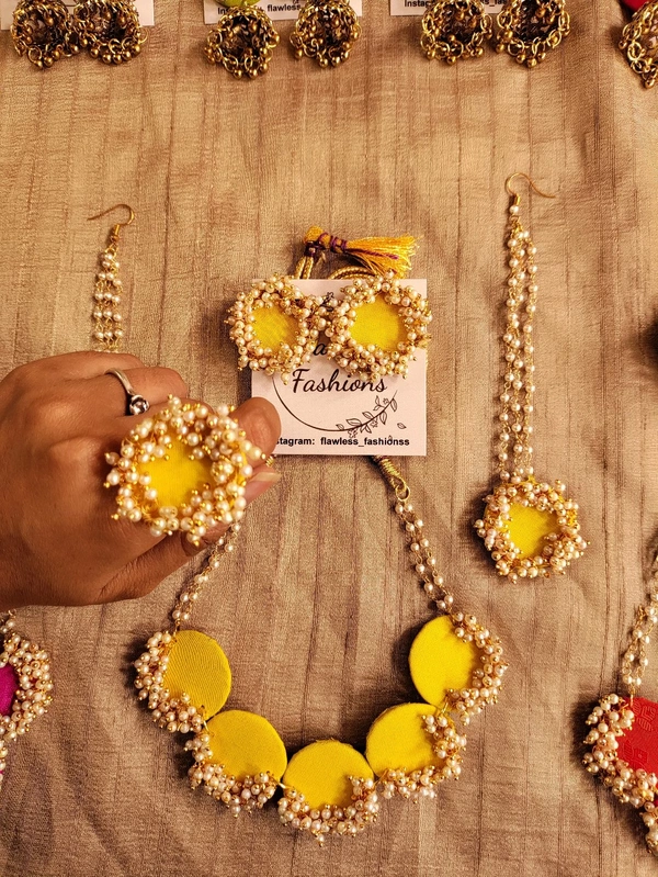 Full Choker Set  - Yellow
