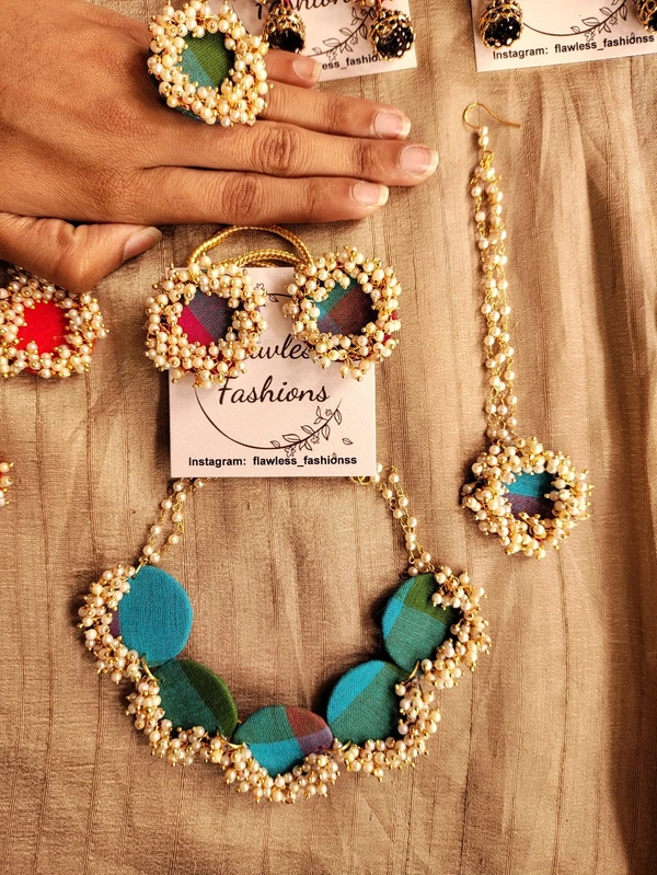 Multicolored Full Choker Set 