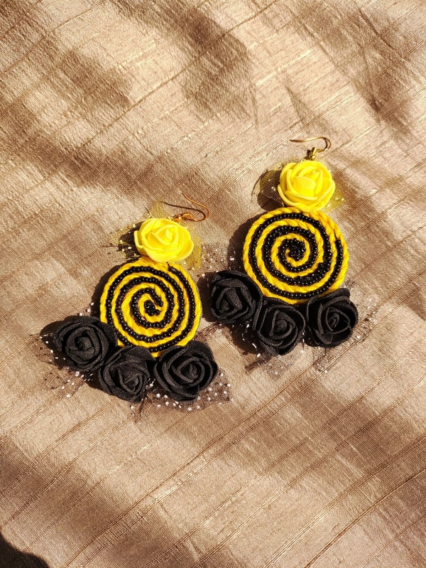 Yellow Black Flower Roll