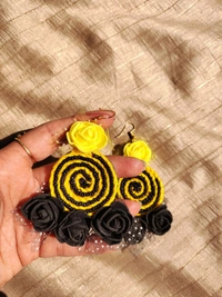 Yellow Black Flower Roll