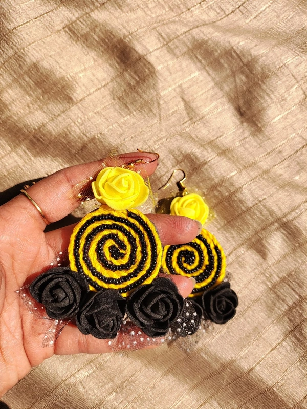 Yellow Black Flower Roll