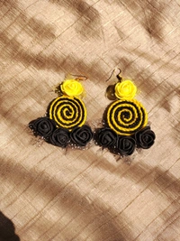 Yellow Black Flower Roll