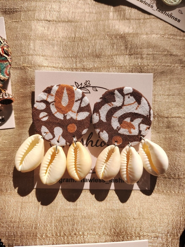 Brown Cowrie