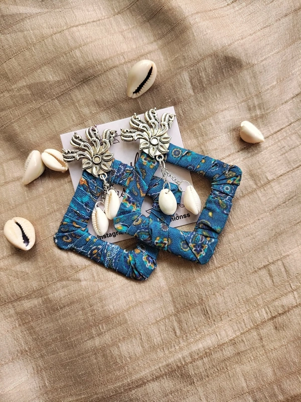 Turquoise Cowrie Square 