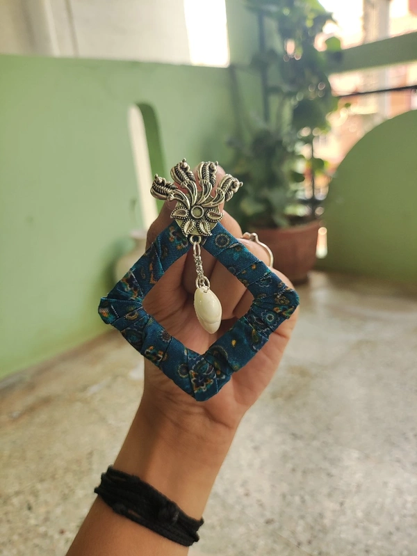 Turquoise Cowrie Square 