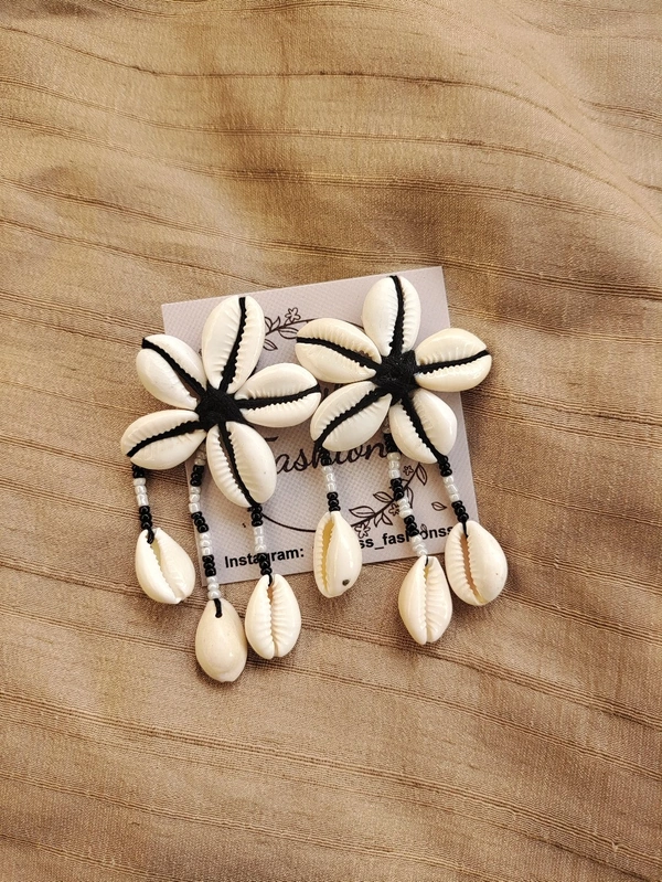 Black And White Cowrie Drops
