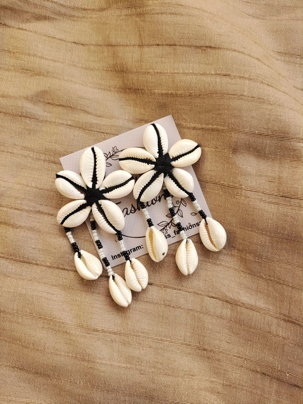 Black And White Cowrie Drops