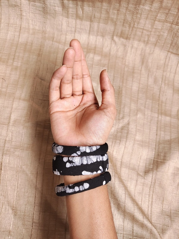 Black White Bangle Set - 2.4