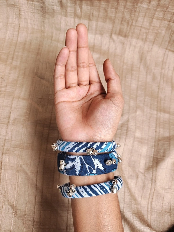 Blue Flower Bangle Set - 2.4