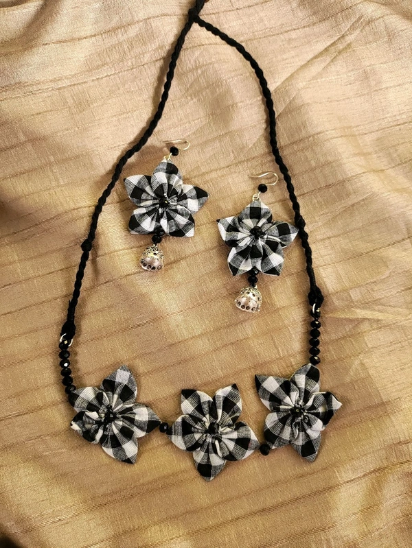 WB Choker Set