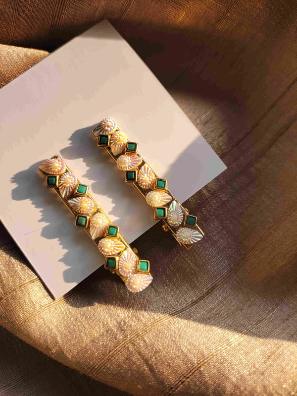 White Sea Shell Alligator Clip 