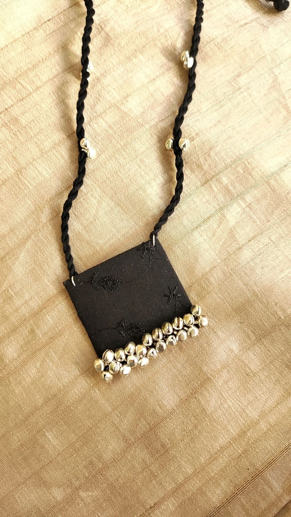 Maroon Neckpiece  - Black