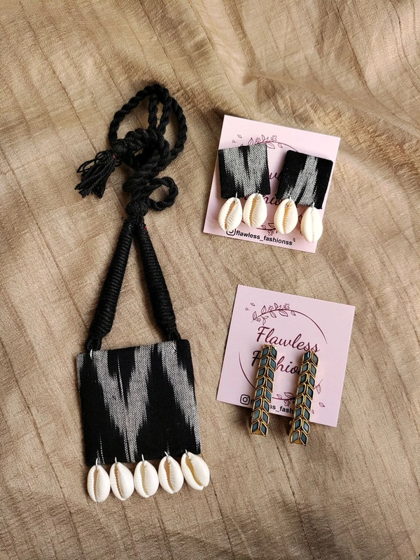 Cowries Neckpiece Combo - Black