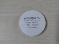 Huda Beauty compact powder - Regular, White