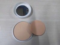 Huda Beauty compact powder - Regular, White