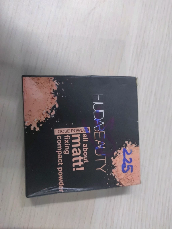 Huda beauty powder - Regular, Black
