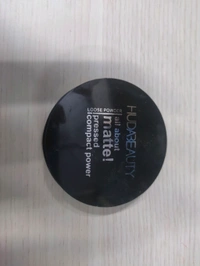 Huda beauty powder - Regular, Black