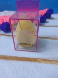 Huda Beauty Powder Puff (Random Colour) - Medium