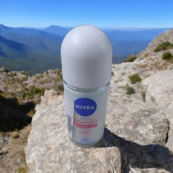 NIVEA natural glow  smmoth skin deodorant roll- on - Medium