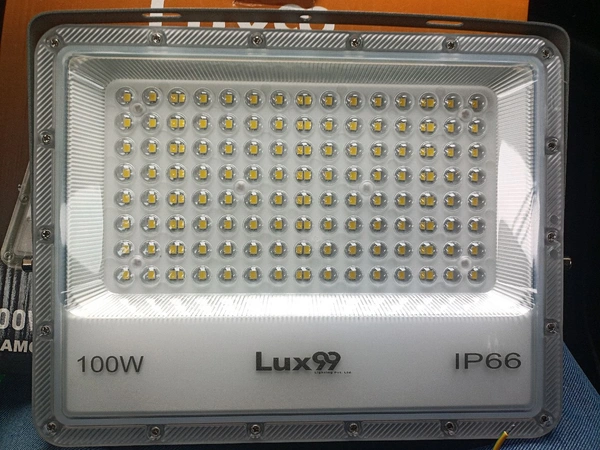 iSparehub 100W Diamond LED Flood Light IP66 1Year Warranty