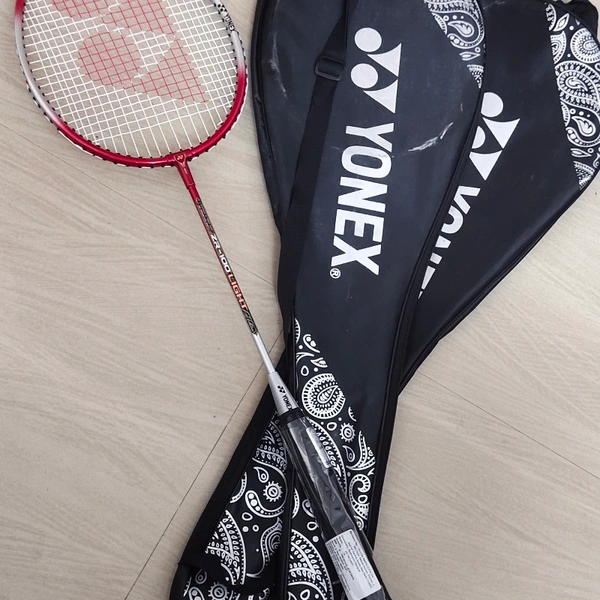 Yonex Shuttle Bat ZR-100 Light