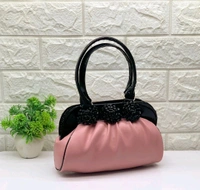 Fashionable Wrist Handle Bag For Women 