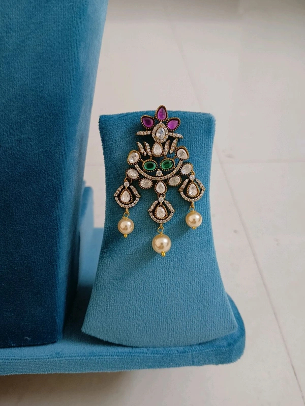 Swarovski Long Mala With Victorian Pendant And Earrings  - HD