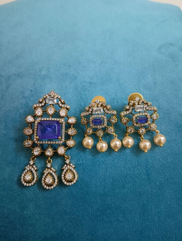 Victorian Pendant With Eartops 