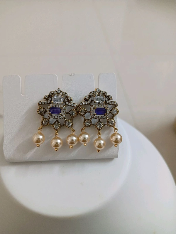 Victorian Pendant With Eartops 