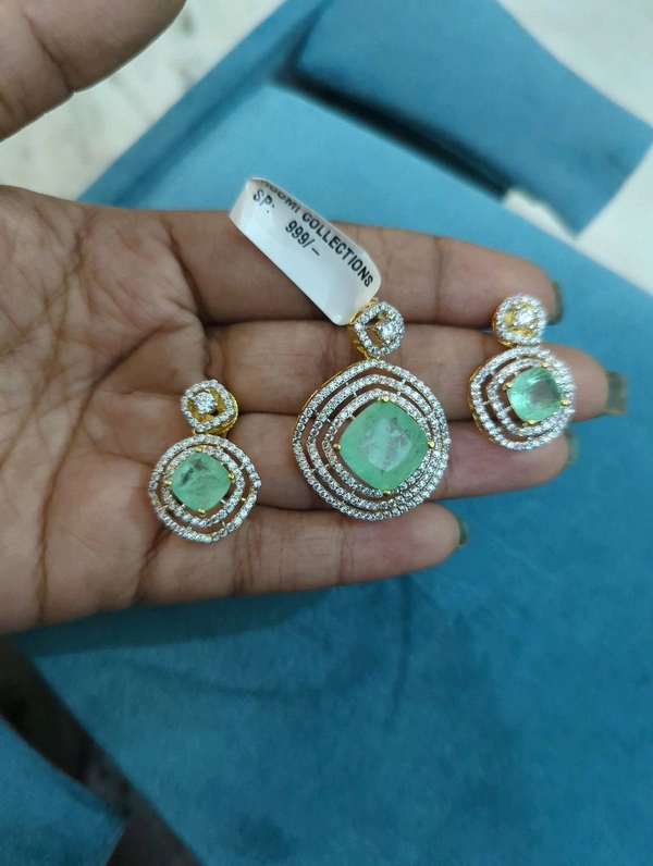 Diamond Copy Pendent With Eartoos - Vz, Snowy Mint