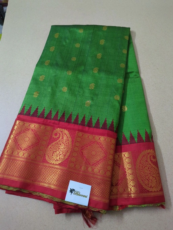 Pure Handloom Gadwal Pattu Offer Saree - green