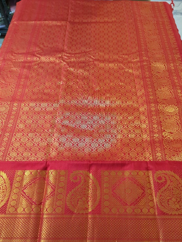 Pure Handloom Gadwal Pattu Offer Saree - green
