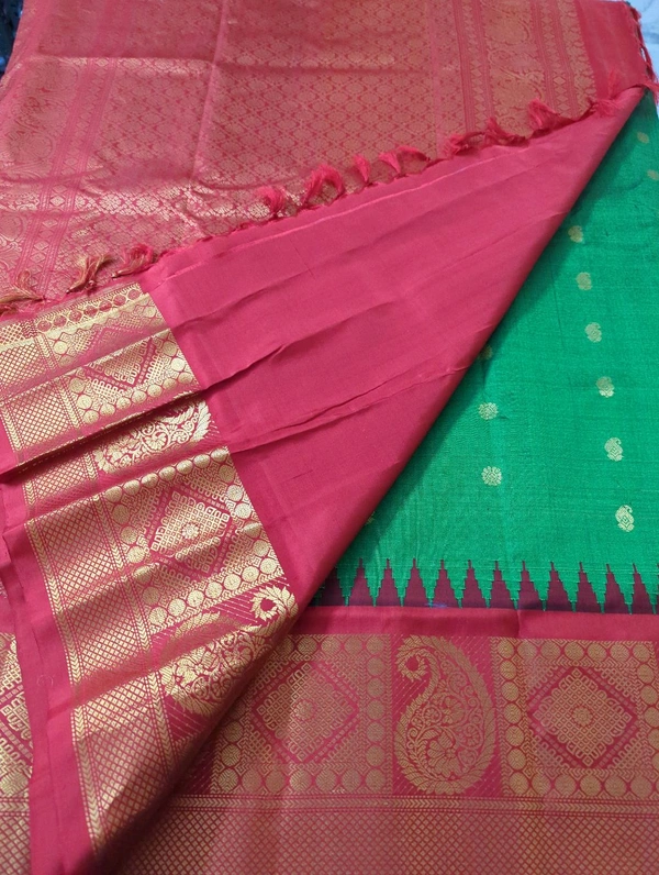 Pure Handloom Gadwal Pattu Offer Saree - green