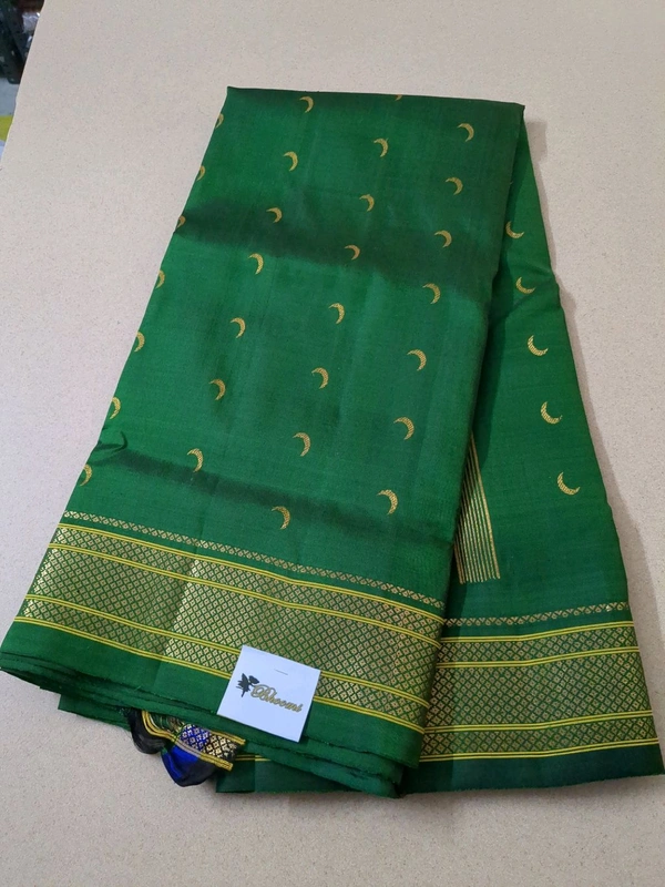 Pure Handloom Gadwal Pattu  - green