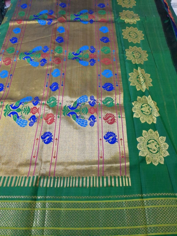 Pure Handloom Gadwal Pattu  - green