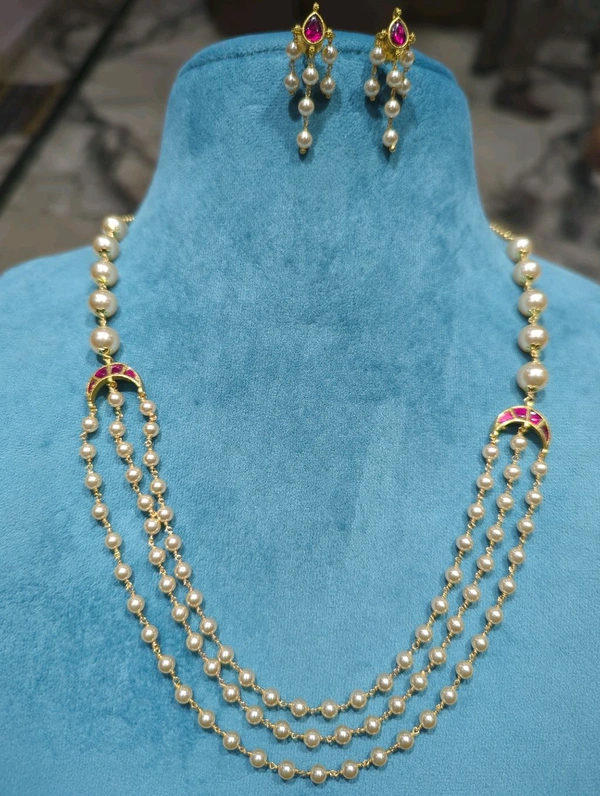 Swaroski With Jadua Pendents 